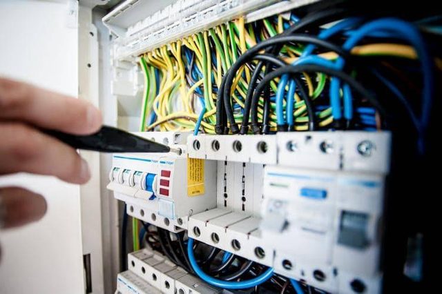 Un projet de rénovation de l'électricité de votre habitation ou local  ? Contactez-nous pour une étude