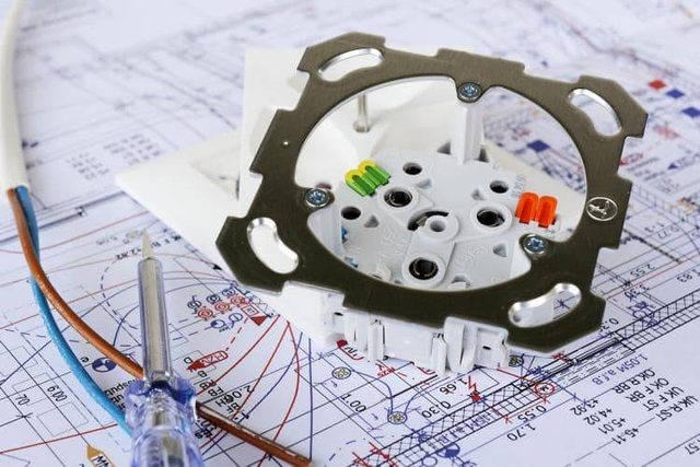 Services d'installation et rénovation électriques complets  par LPDR