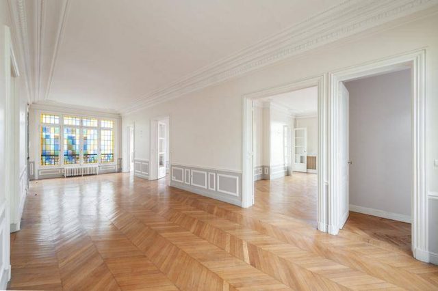 Chantier de rénovation de parquet et peinture %AROUND_CITY%